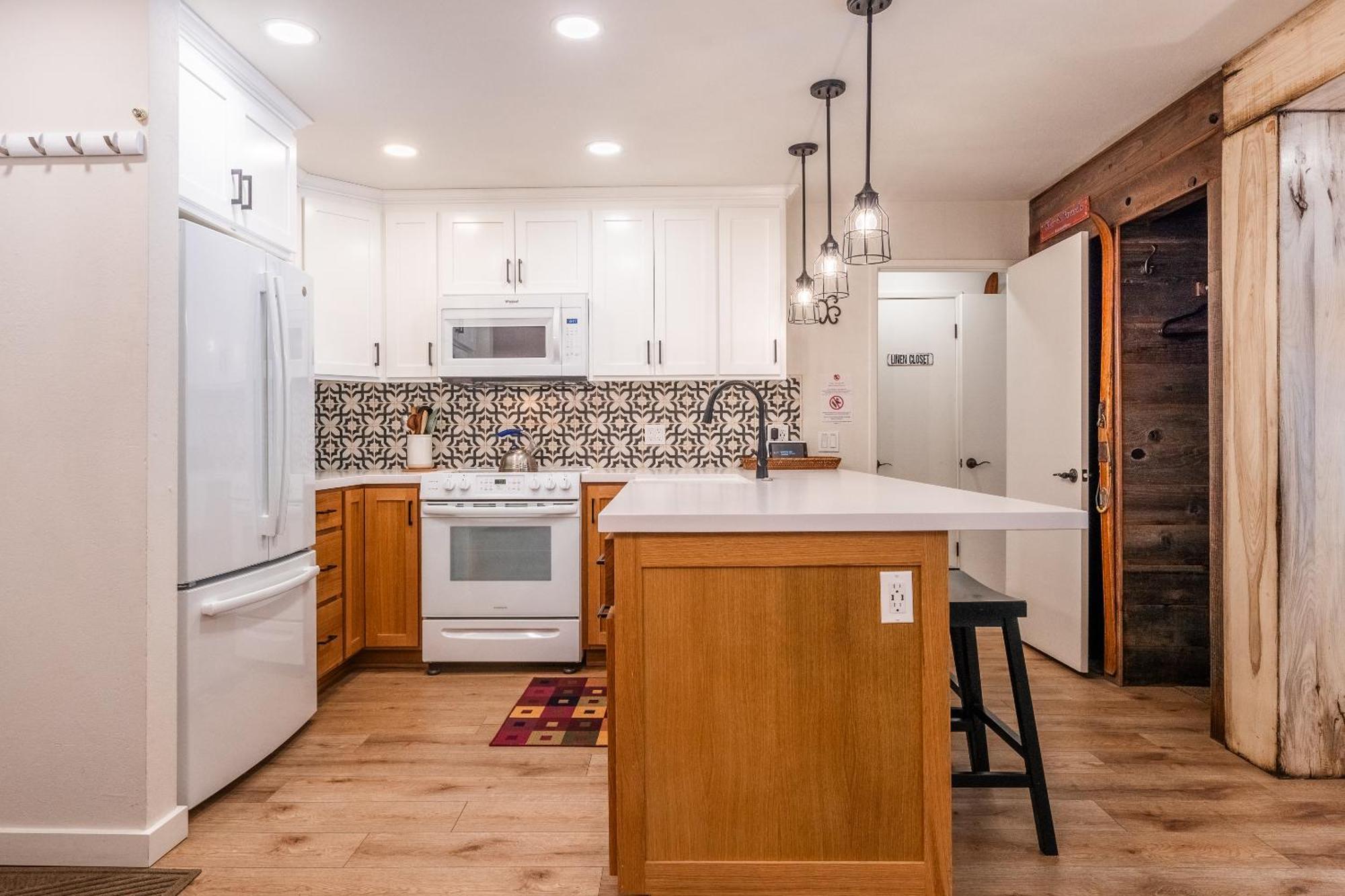 ממות' לייקס Fully Renovated! St Anton #17 Ski In Ski Out 1 Bedroom 1 Bathroom Condo! Sleeps Up To 4! מראה חיצוני תמונה